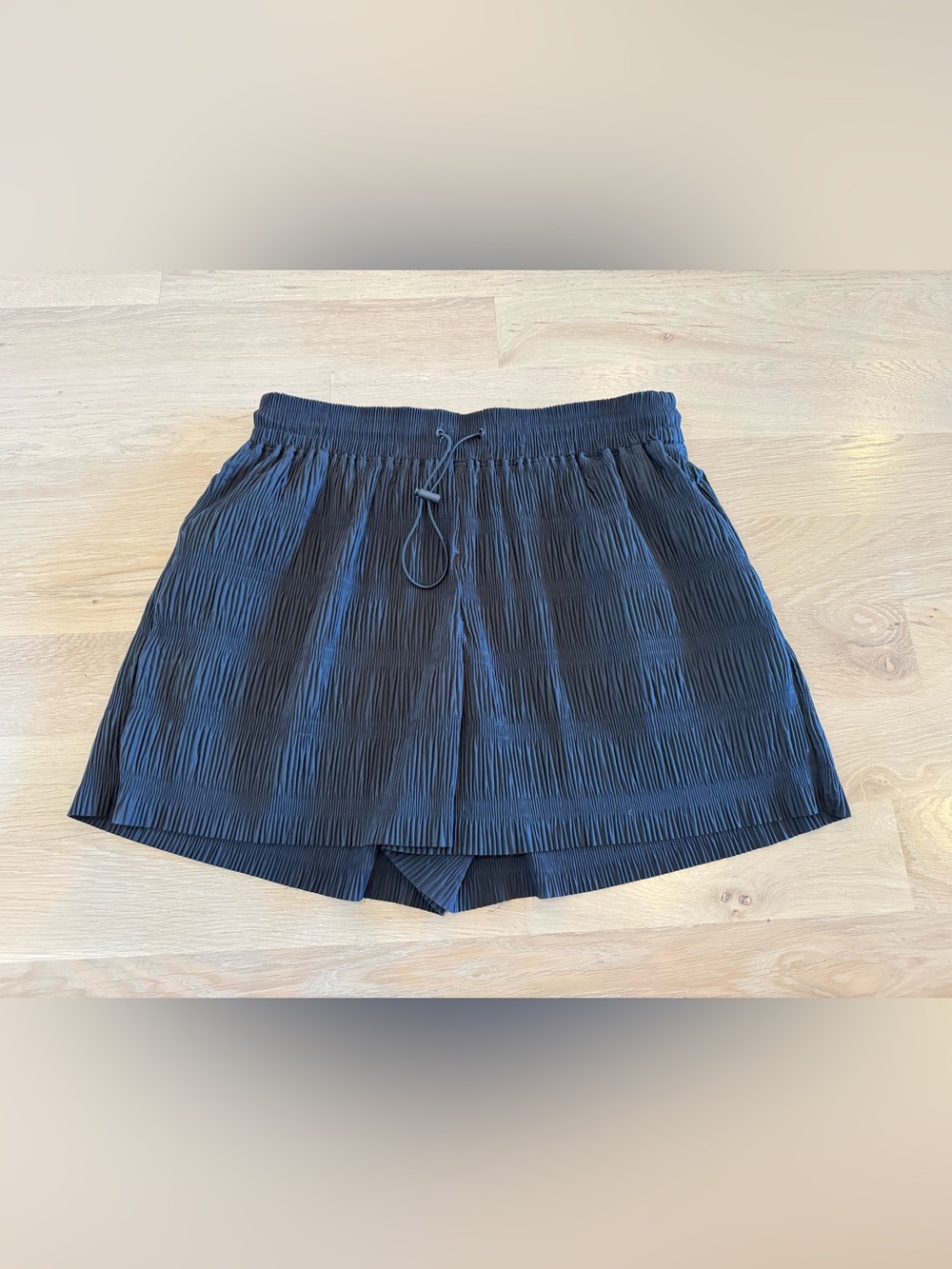 Sports Illustrated women’s pleated pull on short black size medium